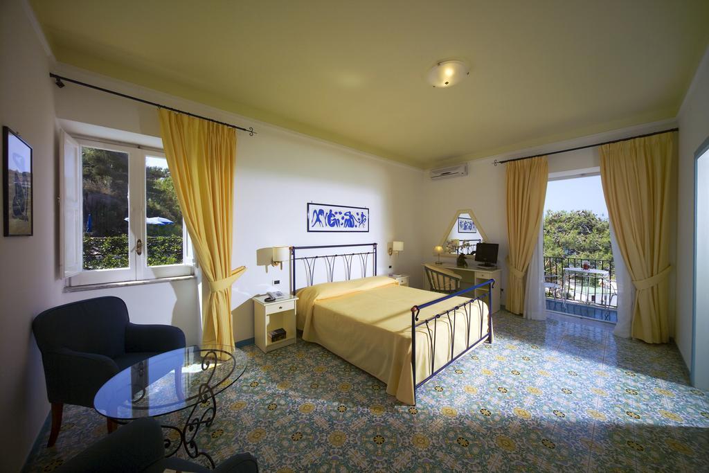 Hotel Villa Bianca Forio di Ischia Værelse billede